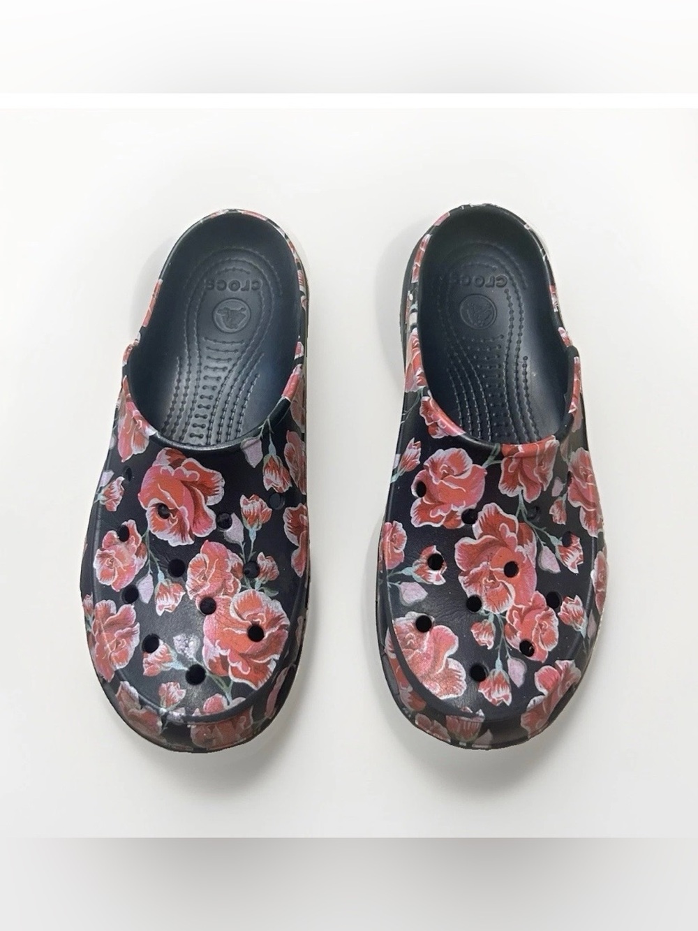 Crocs Freesail Rose Floral Clogs Women's 8 Black Beach Pink Comfort Shoes Whimsy